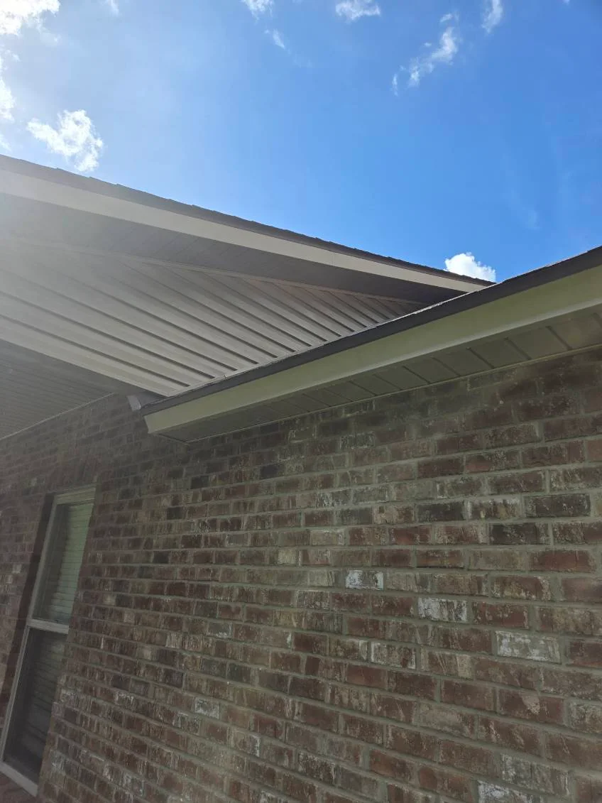 A clean roof edge after roof washing